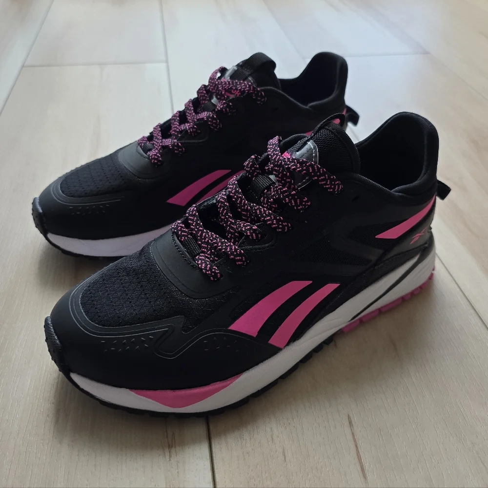 NEW Reebok Kids Girls Neon Pink/Black Athletic Sneakers